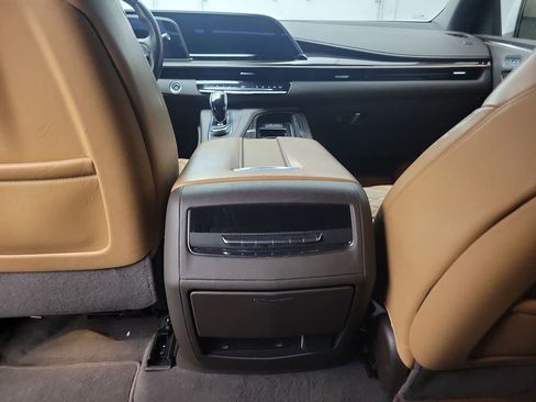 Used 2022 Cadillac Escalade ESV Premium Luxury image 23