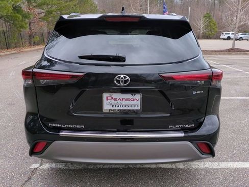 New 2026 Toyota Highlander Platinum image 5