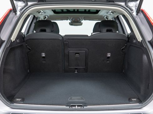 New 2026 Volvo XC60 B5 Plus w/ Protection Package Premier image 10