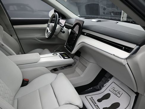 Used 2025 Volvo EX90 Ultra image 34