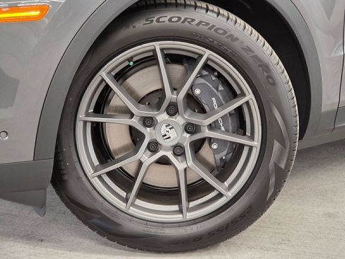 Certified 2026 Porsche Cayenne Coupe AWD/4WD image 25