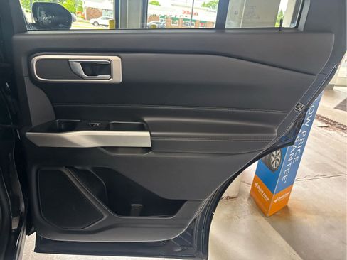 Used 2022 Ford Explorer XLT AWD/4WD image 31