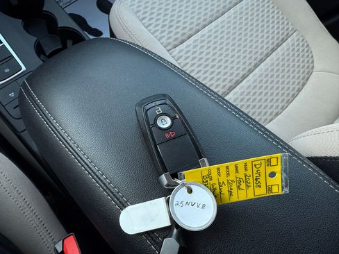 Used 2022 Ford Escape SE image 50