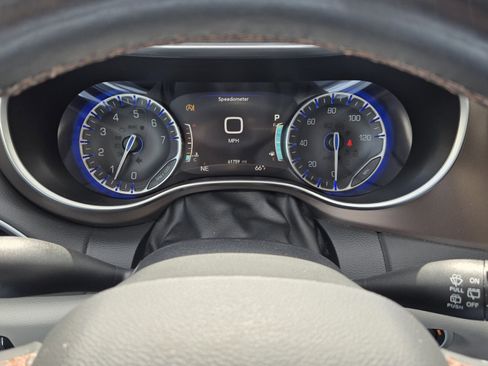 Used 2017 Chrysler Pacifica Touring-L Plus w/ Advanced Safetytec Group image 28