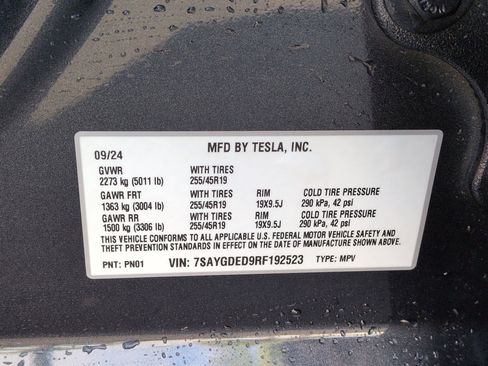 Used 2024 Tesla Model Y 2WD image 34