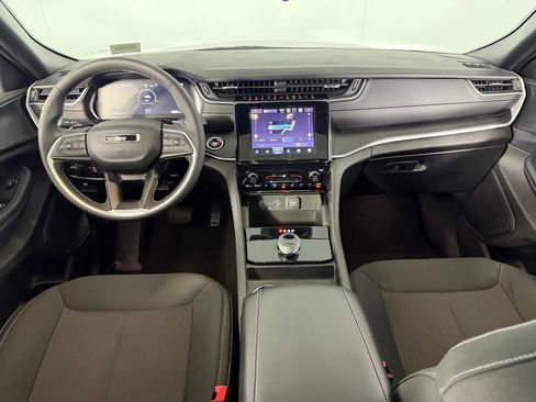 Used 2024 Jeep Grand Cherokee Laredo X RWD image 13