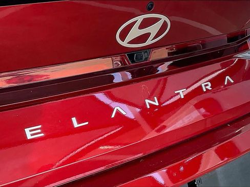 Used 2025 Hyundai Elantra Sport FWD image 11