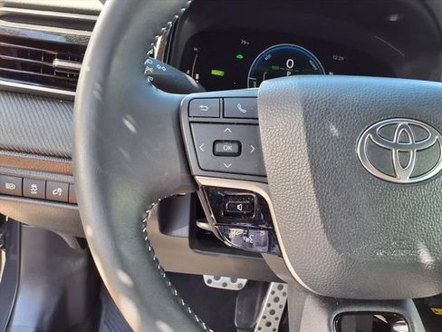 Used 2025 Toyota Camry SE image 17