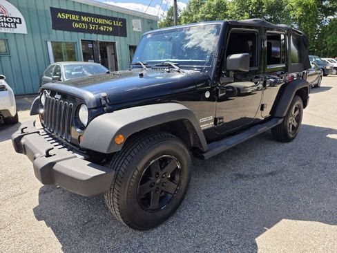 Used 2013 Jeep Wrangler Unlimited Sport AWD/4WD image 5