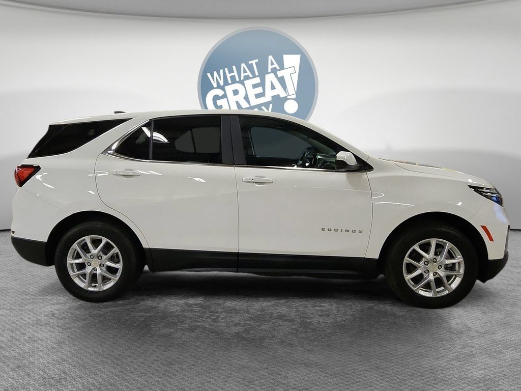 Used 2024 Chevrolet Equinox LT w/ LPO, Floor Liner Package AWD/4WD image 2