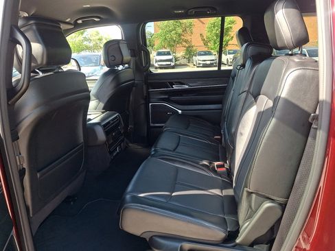 Used 2024 Jeep Wagoneer L Series II w/ Flexible Seating Group AWD/4WD image 20