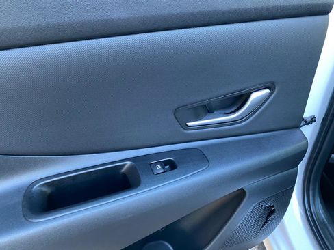 Used 2025 Hyundai Elantra Limited image 30