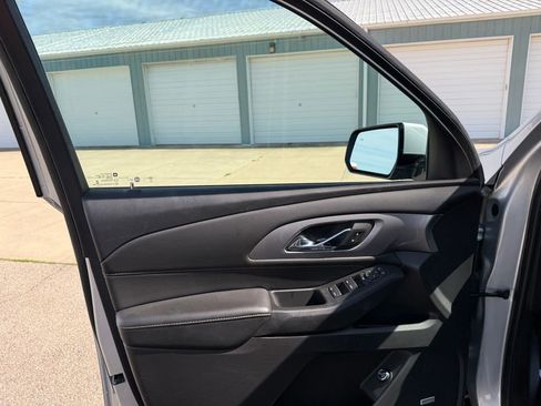 Used 2018 Chevrolet Traverse LT AWD/4WD image 16