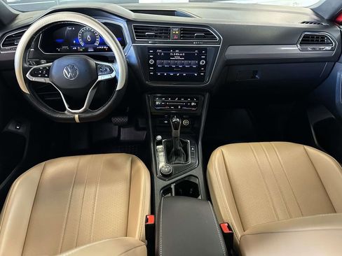 Used 2024 Volkswagen Tiguan SE AWD/4WD image 15