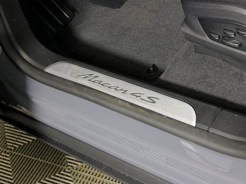 Certified 2025 Porsche Macan 4S Electric image 19