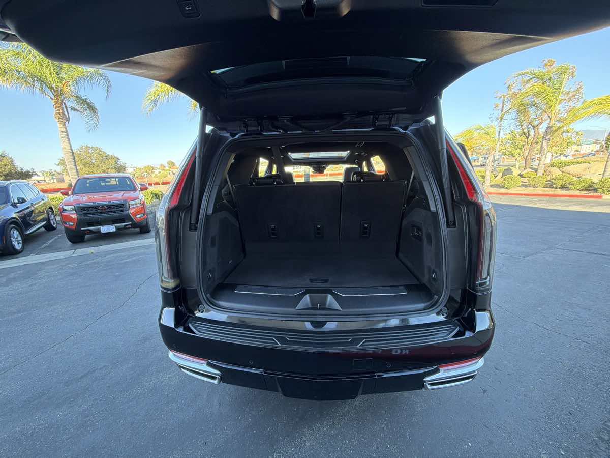 Used 2021 Cadillac Escalade Premium Luxury RWD image 26