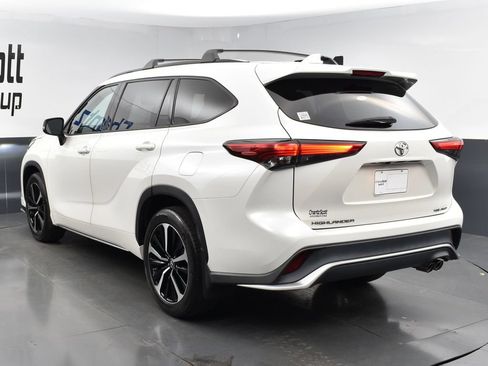 Used 2021 Toyota Highlander XSE AWD/4WD image 4