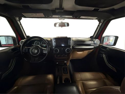 Used 2012 Jeep Wrangler Unlimited Rubicon w/ Dual Top Group AWD/4WD image 28