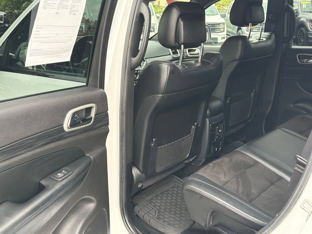 Used 2020 Jeep Grand Cherokee Altitude AWD/4WD image 16