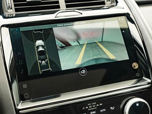 Certified 2024 Jaguar E-PACE R-Dynamic SE AWD/4WD image 31