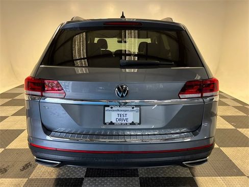 Certified 2022 Volkswagen Atlas SE image 4