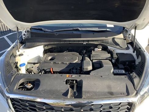 Used 2020 Kia Sorento LX image 16