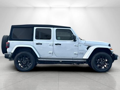 Used 2024 Jeep Wrangler Unlimited Sahara AWD/4WD image 2