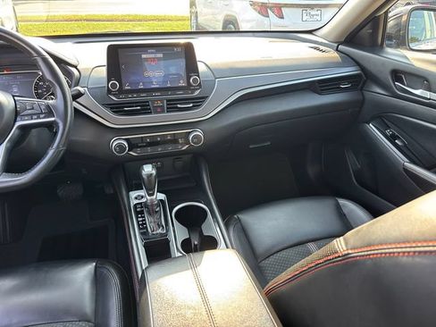 Used 2024 Nissan Altima 2.5 SR FWD image 11