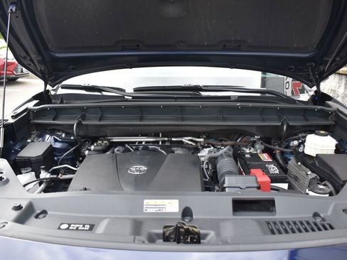Used 2022 Toyota Highlander XLE AWD/4WD image 27