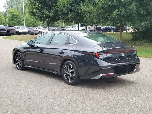 Used 2024 Hyundai Sonata SEL FWD image 3