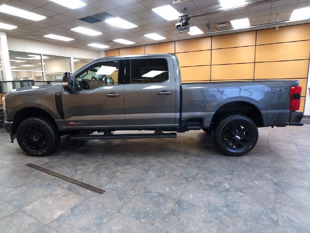 New 2027 Ford F350 Lariat w/ Black Appearance Package AWD/4WD image 4
