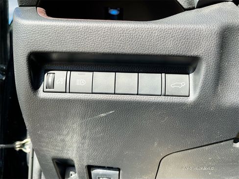 Used 2020 Toyota RAV4 Limited image 10