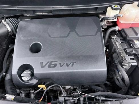 Used 2021 Chevrolet Traverse LT FWD image 15