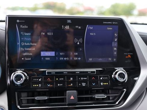 Used 2022 Toyota Highlander Platinum FWD image 28