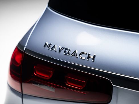 Used 2025 Mercedes-Benz Maybach GLS 600 4MATIC image 32