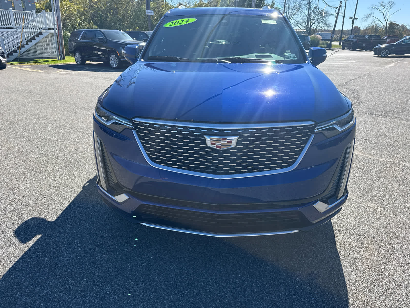 Used 2024 Cadillac XT6 Premium Luxury w/ Technology Package AWD/4WD image 4