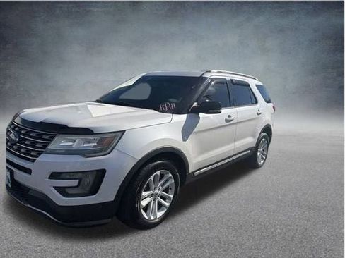 Used 2016 Ford Explorer XLT w/ Equipment Group 202A image 16