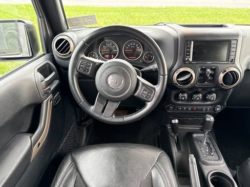 Used 2016 Jeep Wrangler Unlimited Sahara AWD/4WD image 17