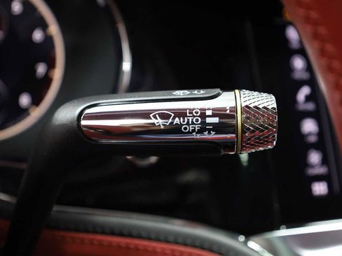 Used 2021 Bentley Flying Spur V8 image 22