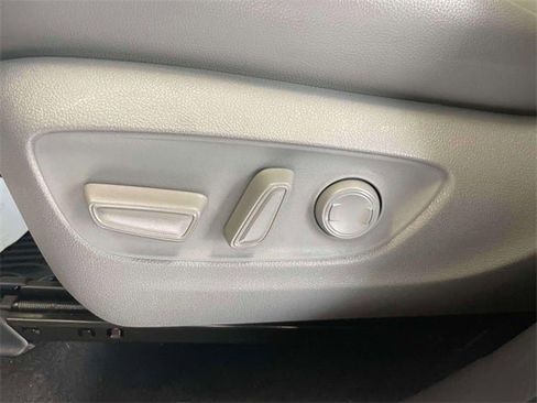 Certified 2022 Toyota Highlander XLE image 19