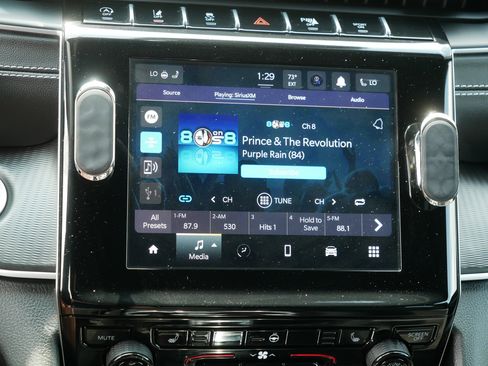 Used 2025 Jeep Grand Cherokee Laredo w/ Luxury Tech Group I AWD/4WD image 22