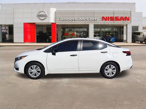 Used 2025 Nissan Versa S w/ Trunk Package image 6