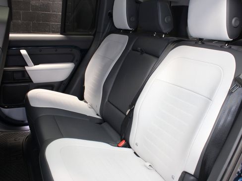 Used 2026 Land Rover Defender 110 OCTA image 47