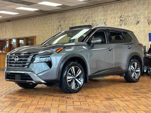 Used 2024 Nissan Rogue SL w/ SL Premium Package AWD/4WD image 4