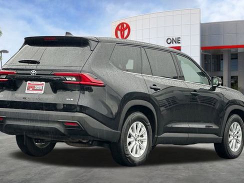 Used 2025 Toyota Grand Highlander AWD image 4