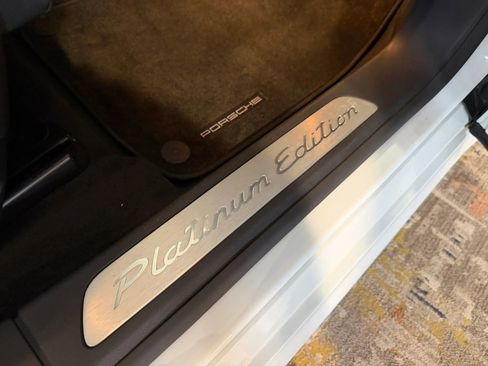 Used 2013 Porsche Panamera 4 Platinum Edition image 28