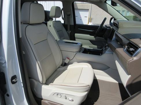 Used 2021 GMC Yukon Denali w/ Denali Ultimate Package AWD/4WD image 28