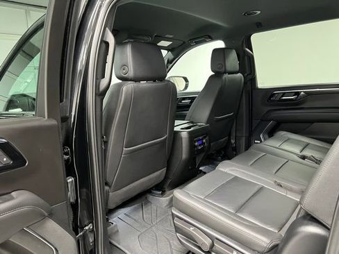 Used 2025 Chevrolet Suburban LT w/ Comfort Package image 41