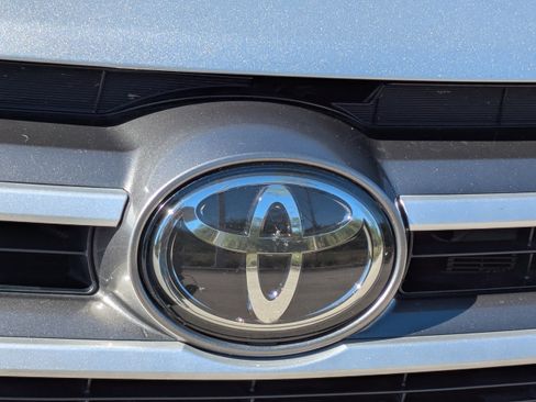 Used 2017 Toyota Highlander SE image 15