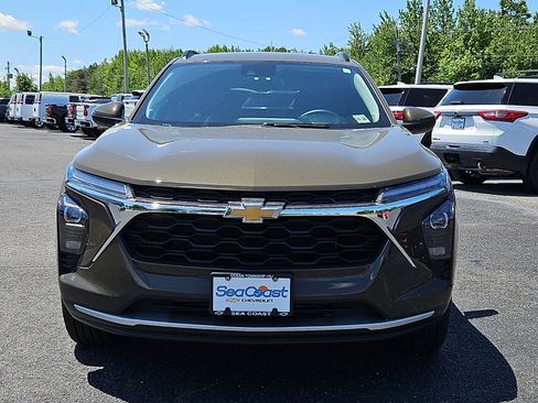 Certified 2024 Chevrolet Trax LT w/ Driver Confidence Package FWD image 2